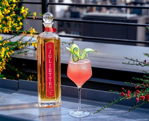 Bottle-of-Juliette-and-cocktail